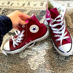 Woman’s size 6 converse